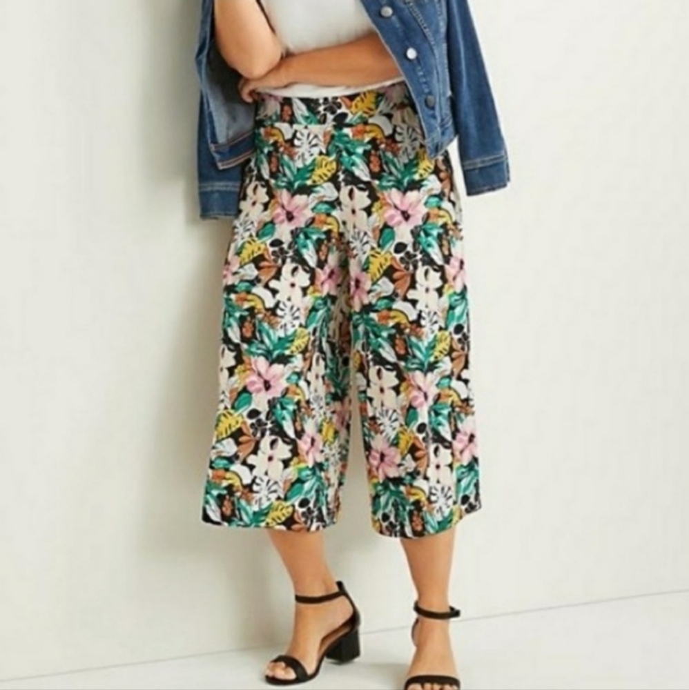 LANE BRYANT Wide Leg Floral Crop Flowy Tropical Pants Size 26/28